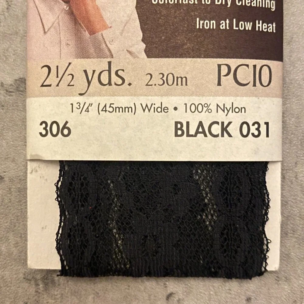 Wrights Flexi-Lace Cream and Black Hem Facings, 2.5 Yards